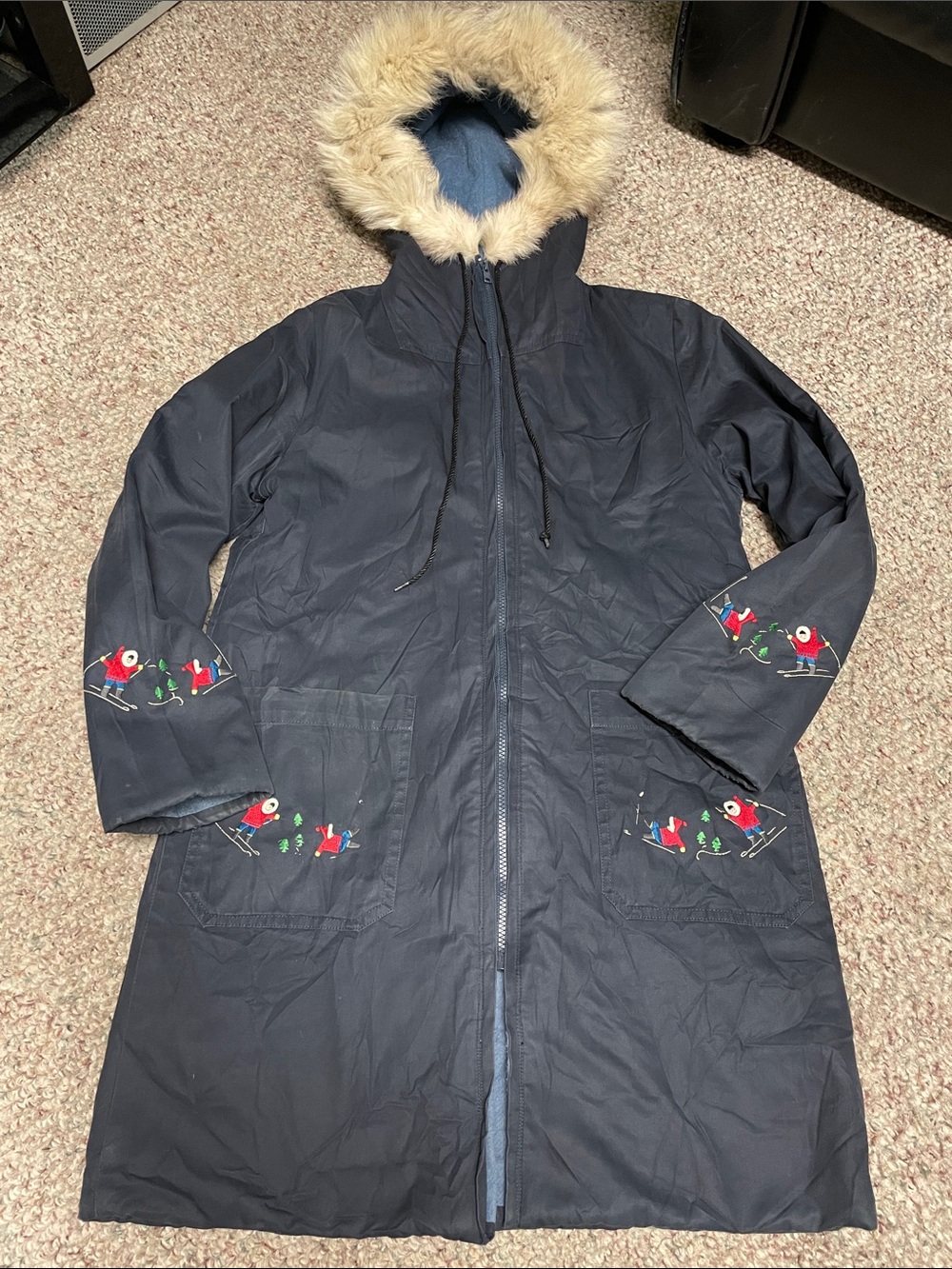 Vintage 100% wool lined embroidered accents Navy real Fur trimmed hooded coat